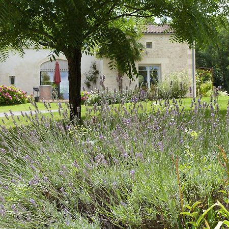 Le Logis De La Brumanderie - Saintes Fontcouverte  Экстерьер фото